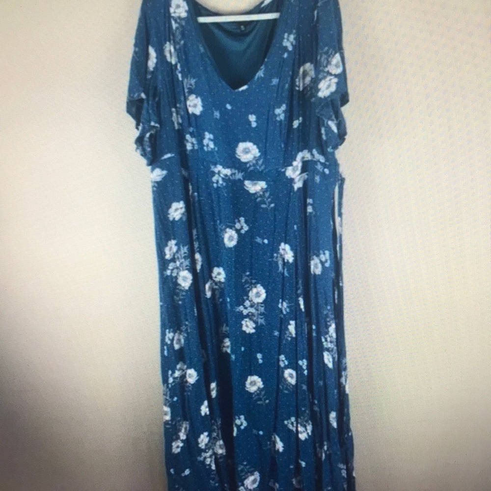 Torrid blue floral print flutter sleeve